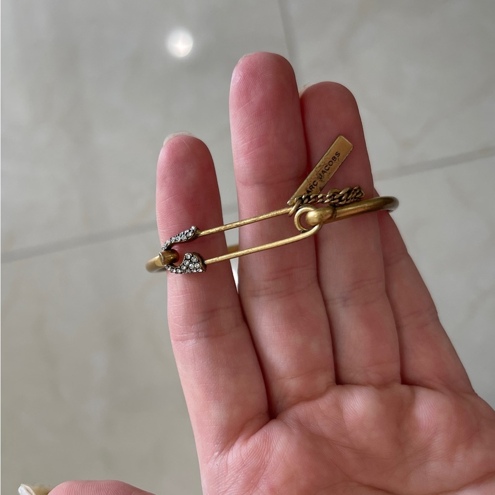 Marc jacobs gold bangel